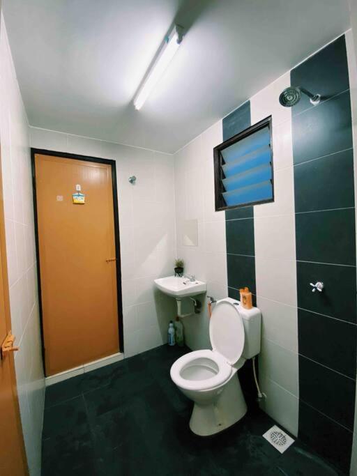 Spacious Cozy Lakeville Homestay 4 Bedrooms All With Aircond Seri Iskandar Esterno foto