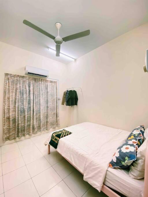 Spacious Cozy Lakeville Homestay 4 Bedrooms All With Aircond Seri Iskandar Esterno foto