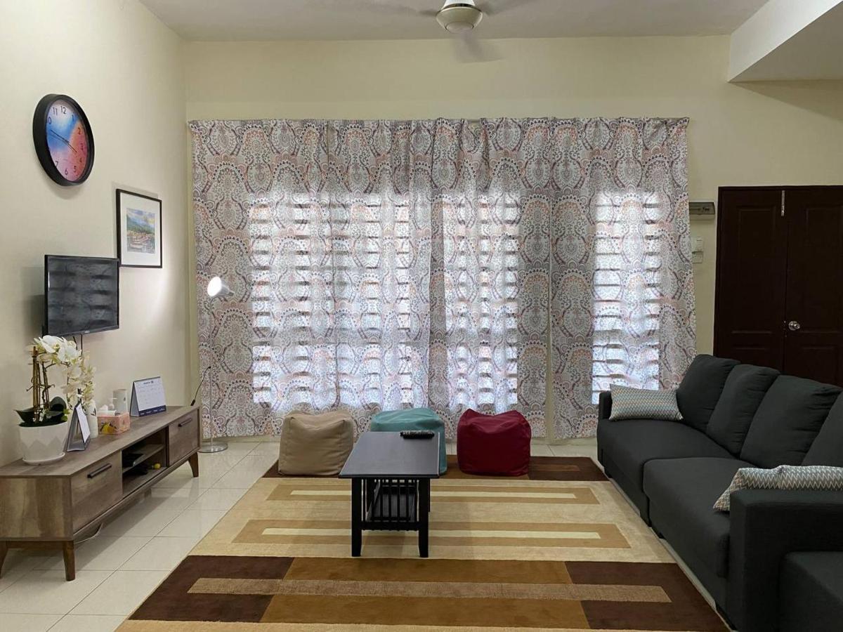 Spacious Cozy Lakeville Homestay 4 Bedrooms All With Aircond Seri Iskandar Esterno foto