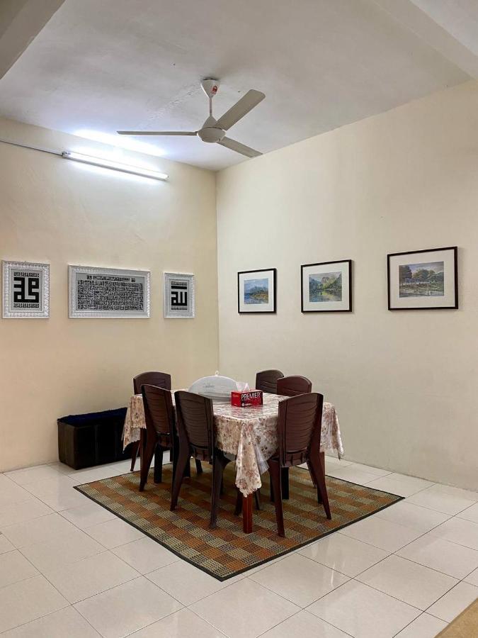 Spacious Cozy Lakeville Homestay 4 Bedrooms All With Aircond Seri Iskandar Esterno foto