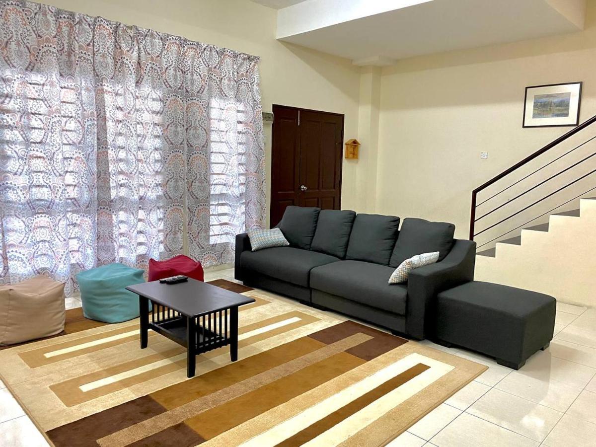 Spacious Cozy Lakeville Homestay 4 Bedrooms All With Aircond Seri Iskandar Esterno foto